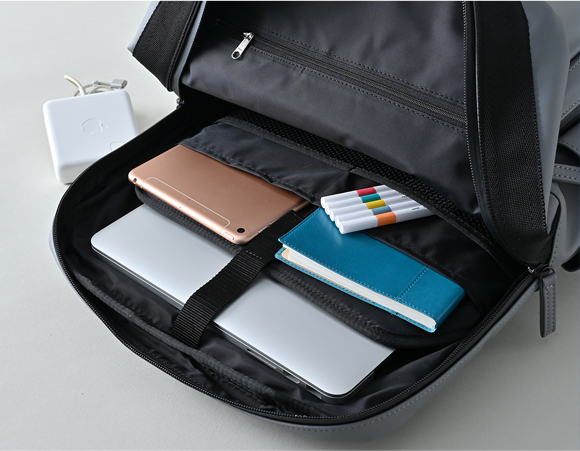 14インチのパソコンが入る