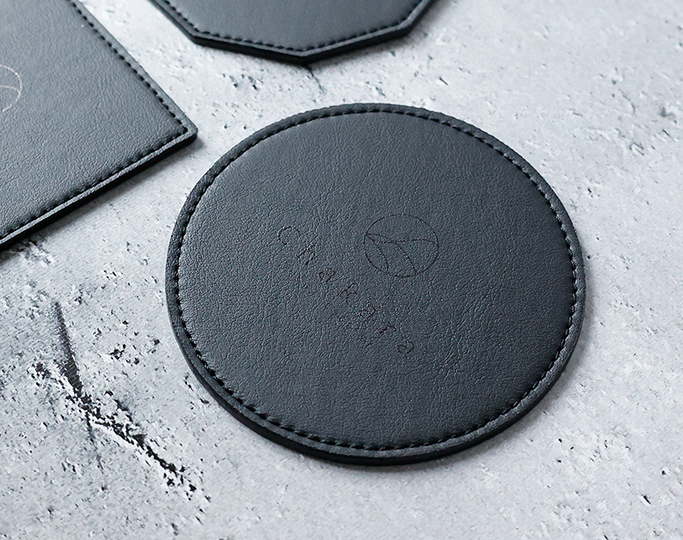 さりげないロゴ