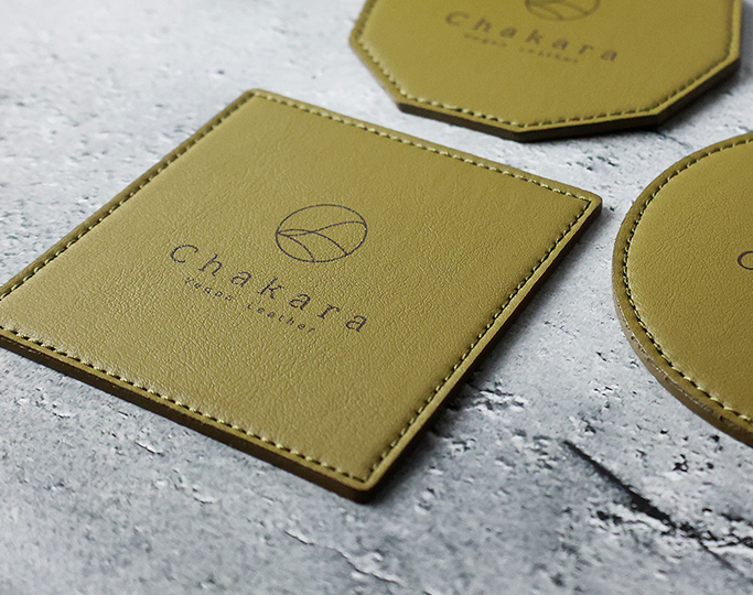 さりげないロゴ