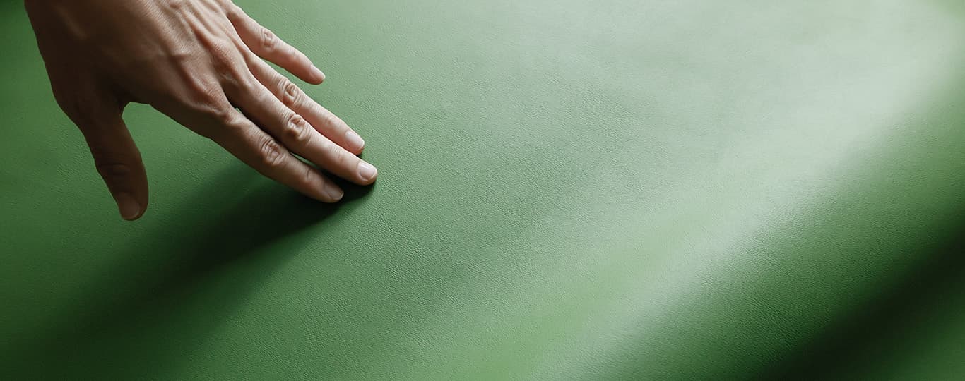 お茶からできた自然由来の合成皮革 chakara