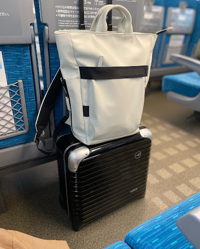 水拭き可能なレザーだから、躊躇なく白を選べます